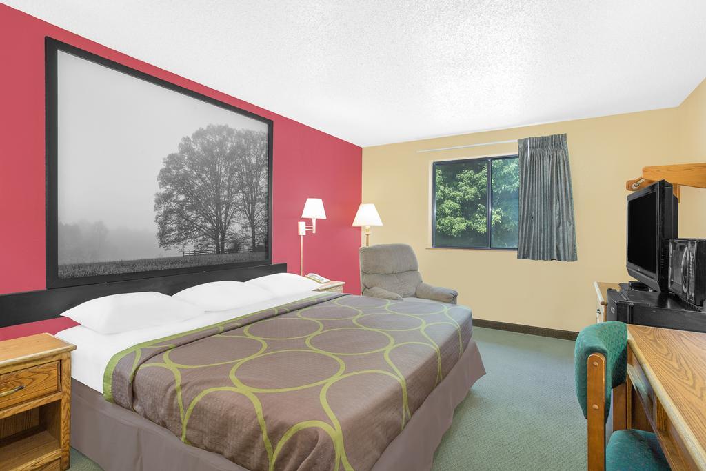 Super 8 By Wyndham Roanoke Va Motell Exteriör bild